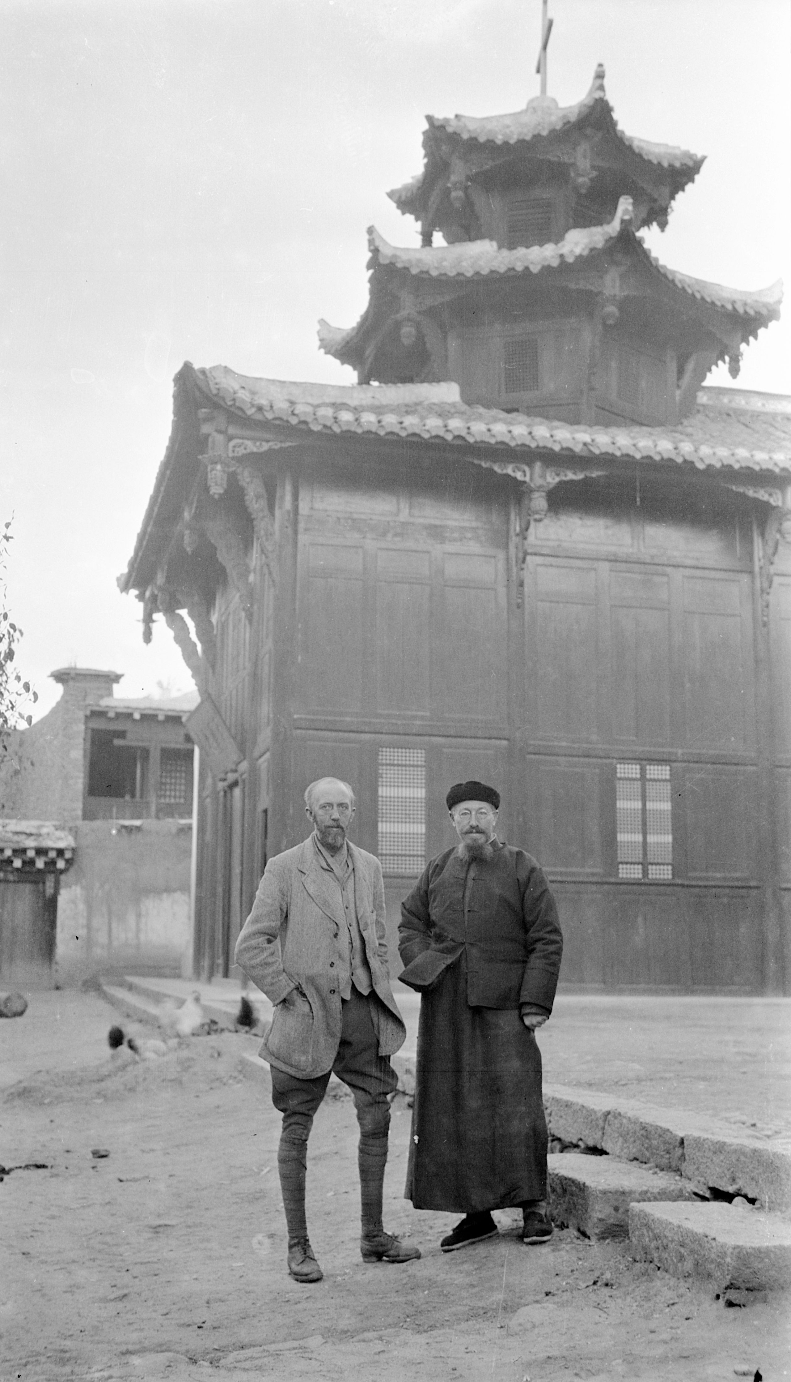 Picture of HGT and Père Doublet at Da Wu