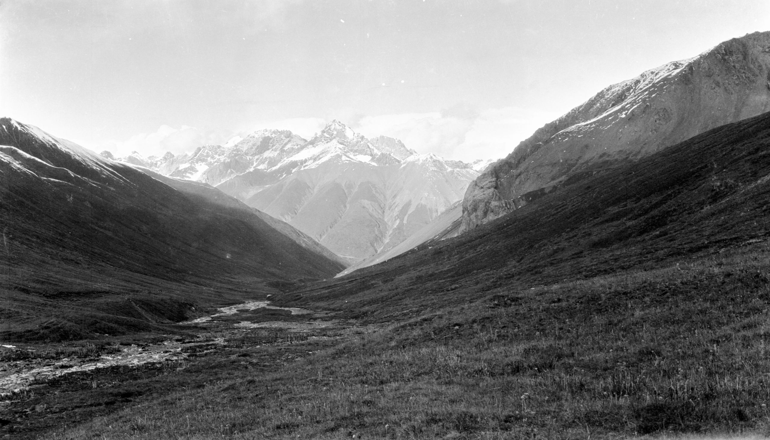 View North in Washi country from Kun Chien La. Showing The valley of the Hochu-Yalung divide & source of the Yellow river