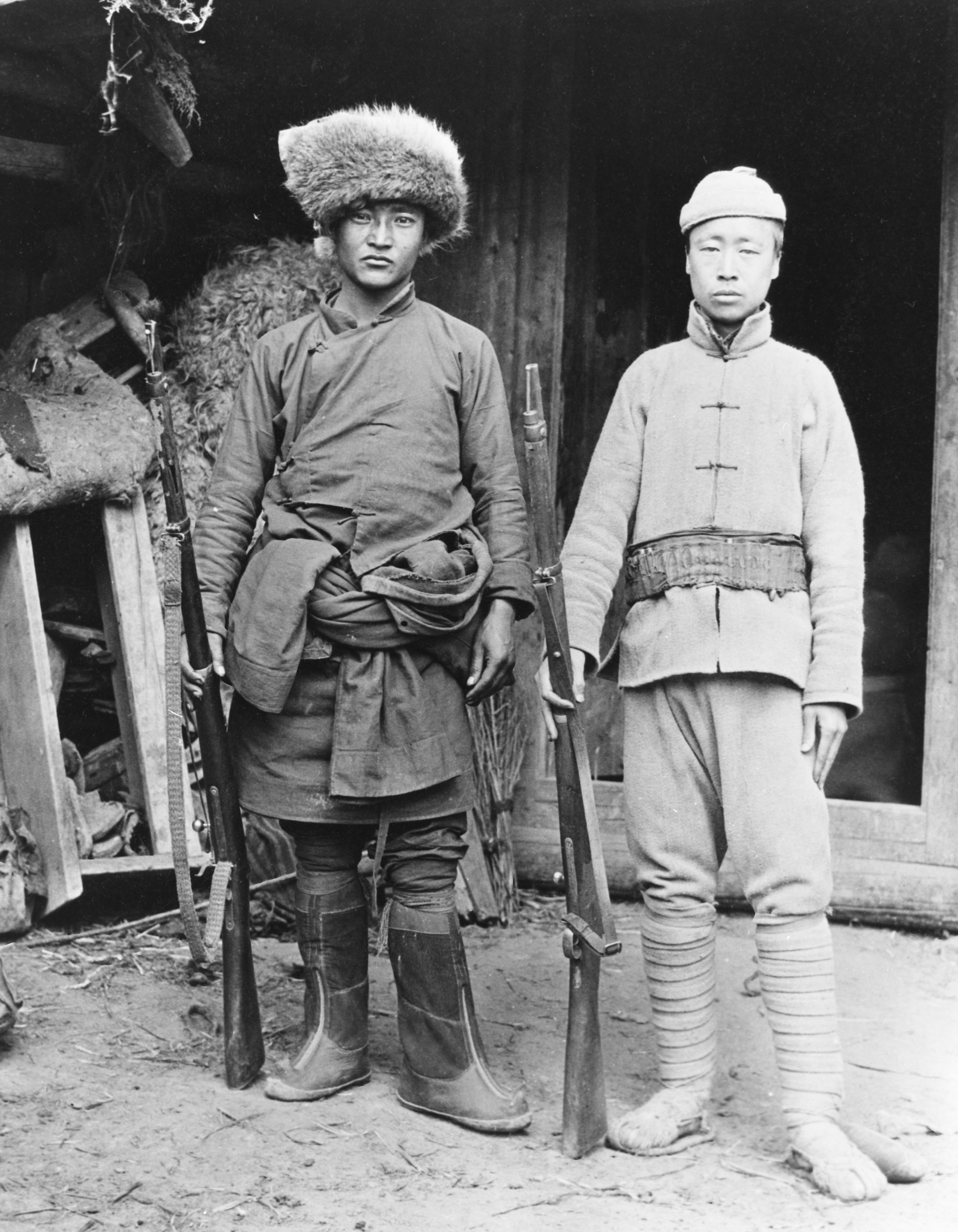Picture of the two Soldier escorts from Lu-Lo-Hsien. One Tibetan and one Chinese