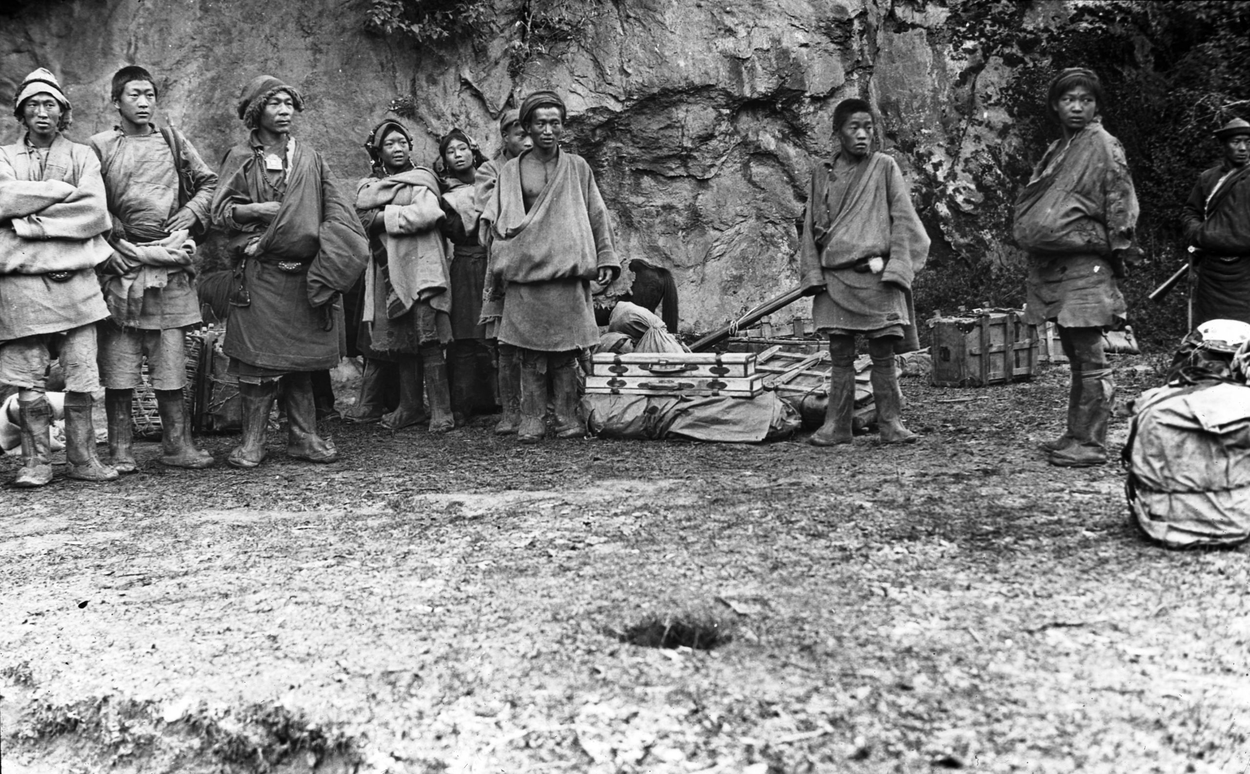 Picture of the women bearers who were replacing the oola (Yak)