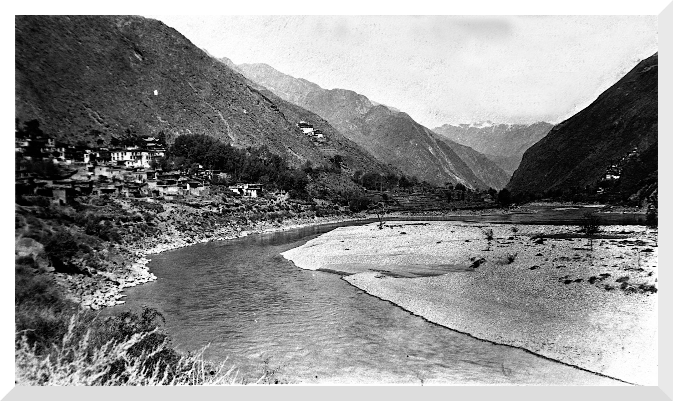 Picture of The river valley on the approach to Badi