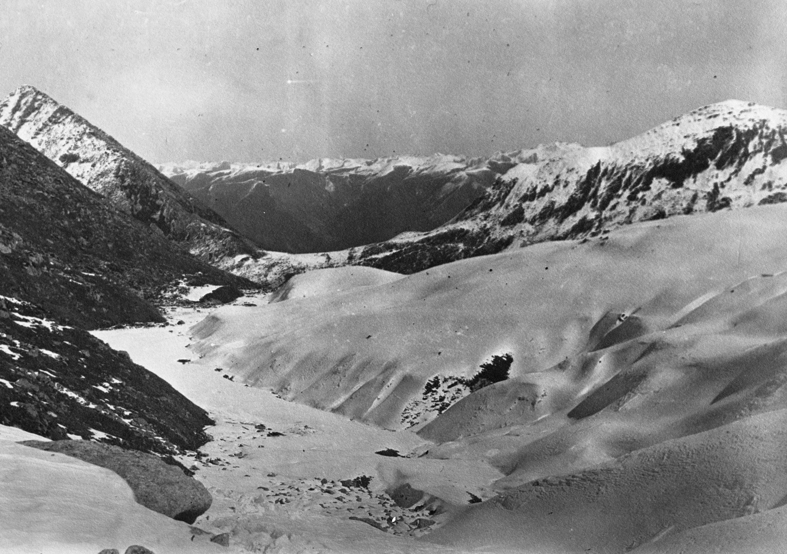 View from top of the very snowy Kung rung la pass between Erh-mo and Lamasery