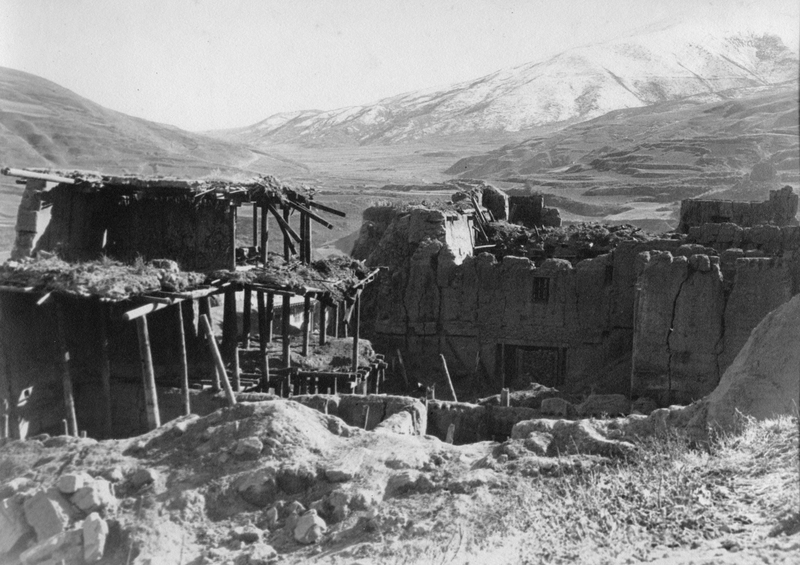 picture of collapsed buildings as a Result of 1923 earthquake at Lu Ho Hsien